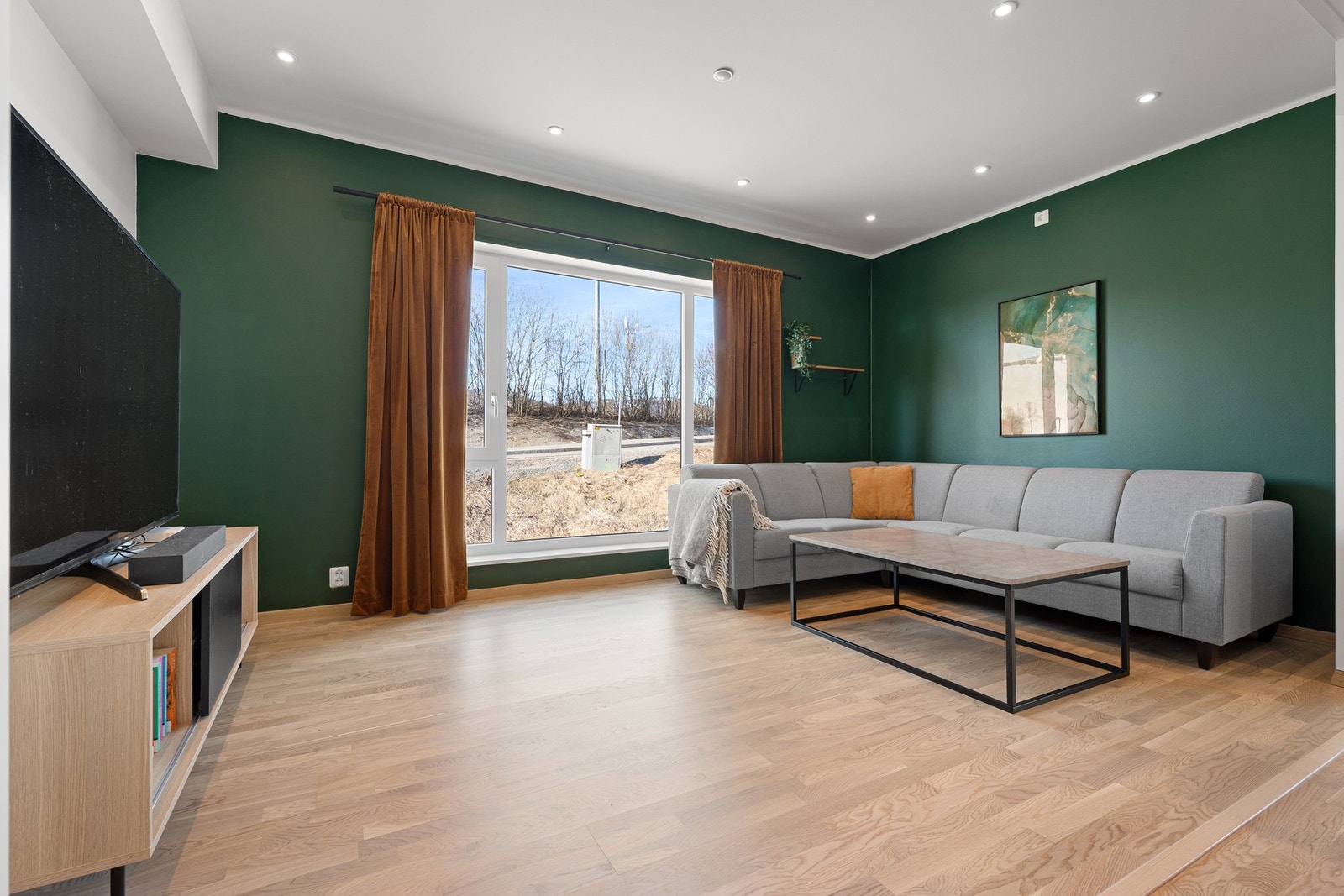 Det er vannbåren gulvvarme i alle rom (unntatt soverom) og balansert ventilasjon Galleribilde