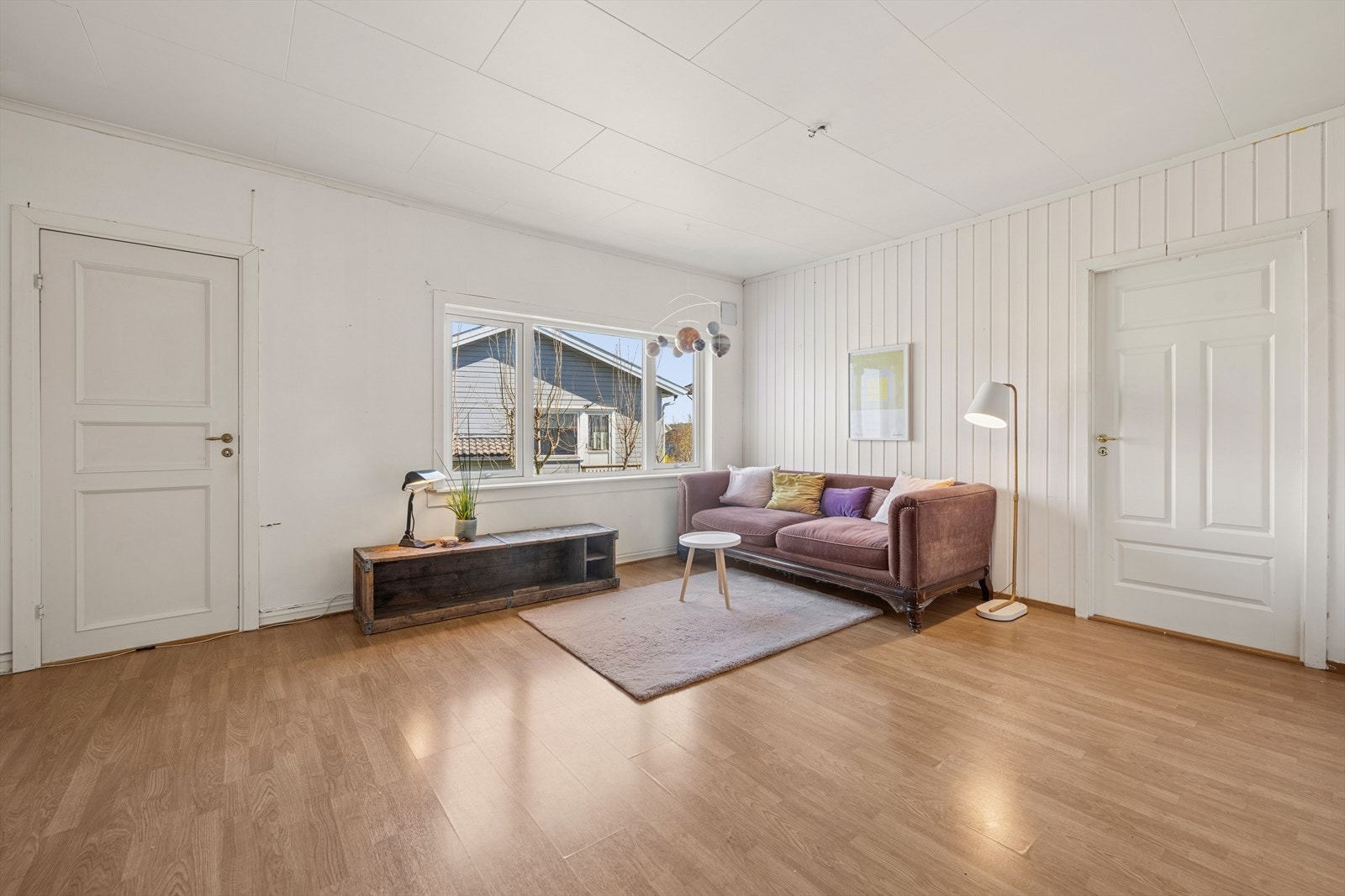 Leiligheten har en god planløsning og et stort potensiale til å skape et innbydende hjem! Galleribilde