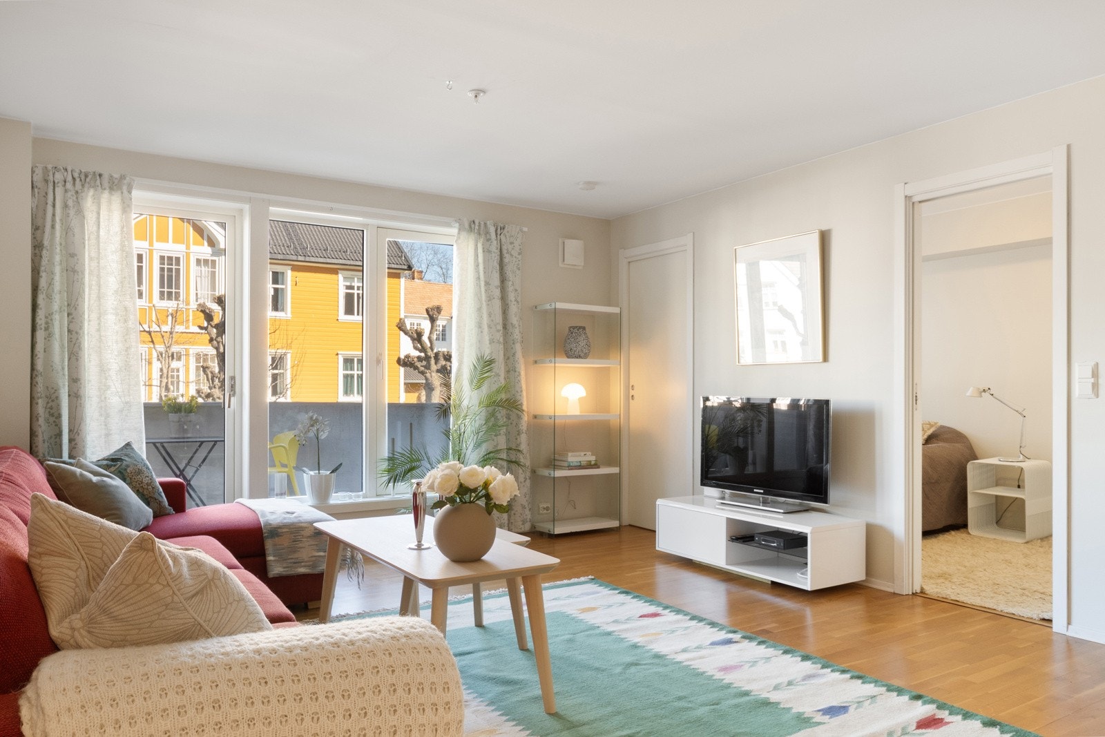 Dette er en pen og praktisk 2-roms andelsleilighet fra 2009 med svært sentral beliggenhet. Galleribilde