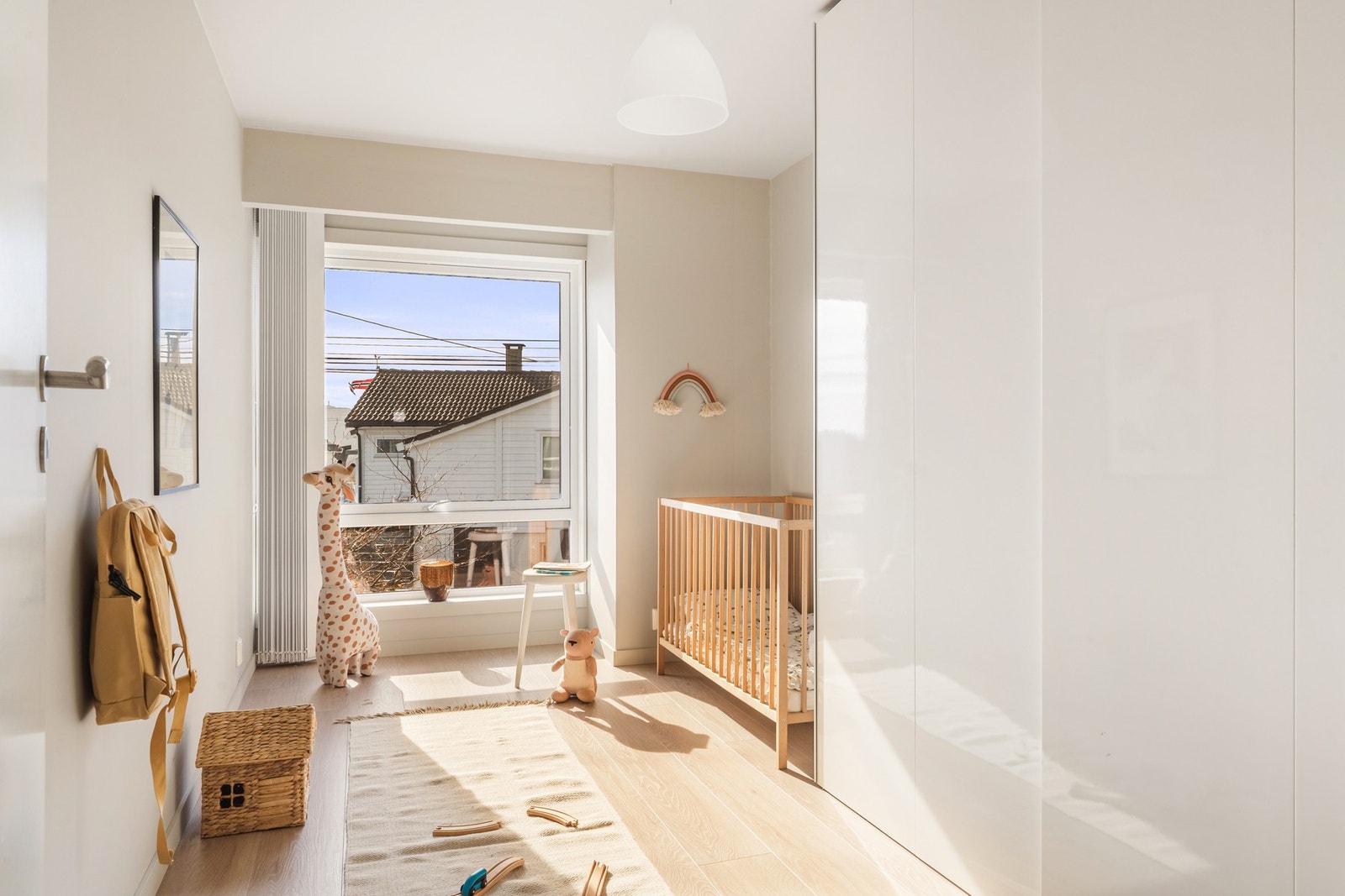 Siste soverommet målet 9,6 kvm og har god plass til garderobe og seng. Galleribilde