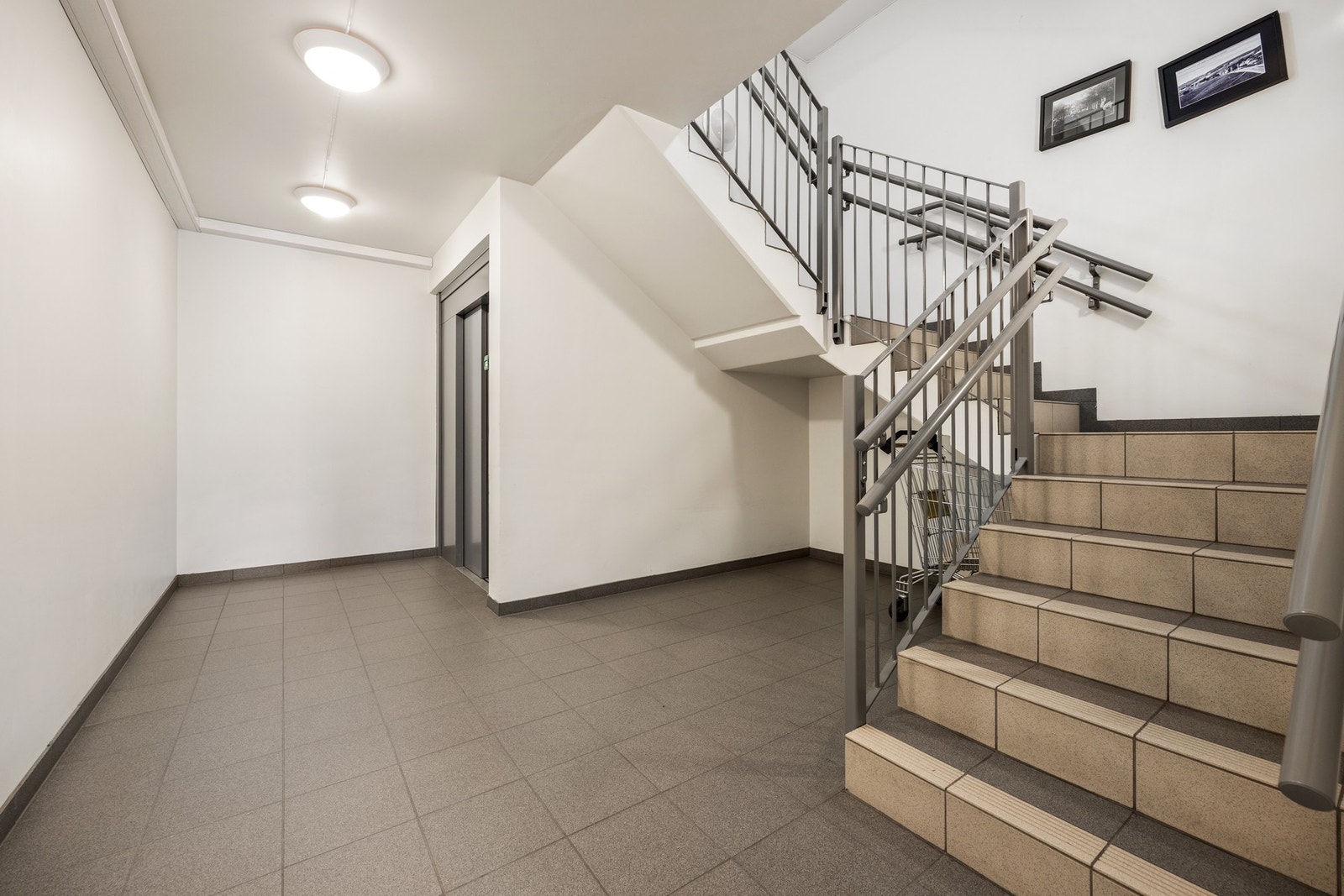 Det er heis i bygget. Galleribilde