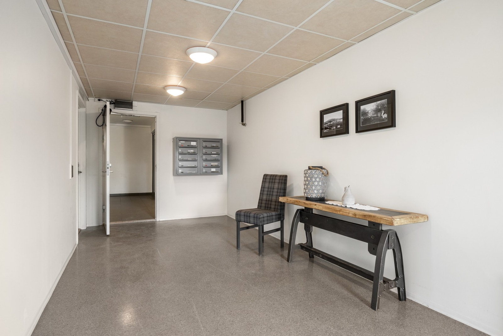 Felles inngangsparti med adkomst til parkeringskjeller Galleribilde