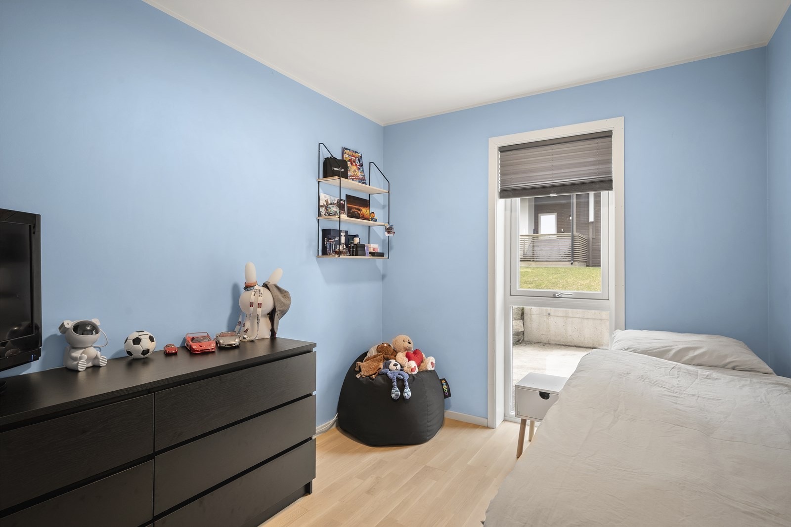 På det andre soverommet er det god plass til både seng og oppbevaring Galleribilde