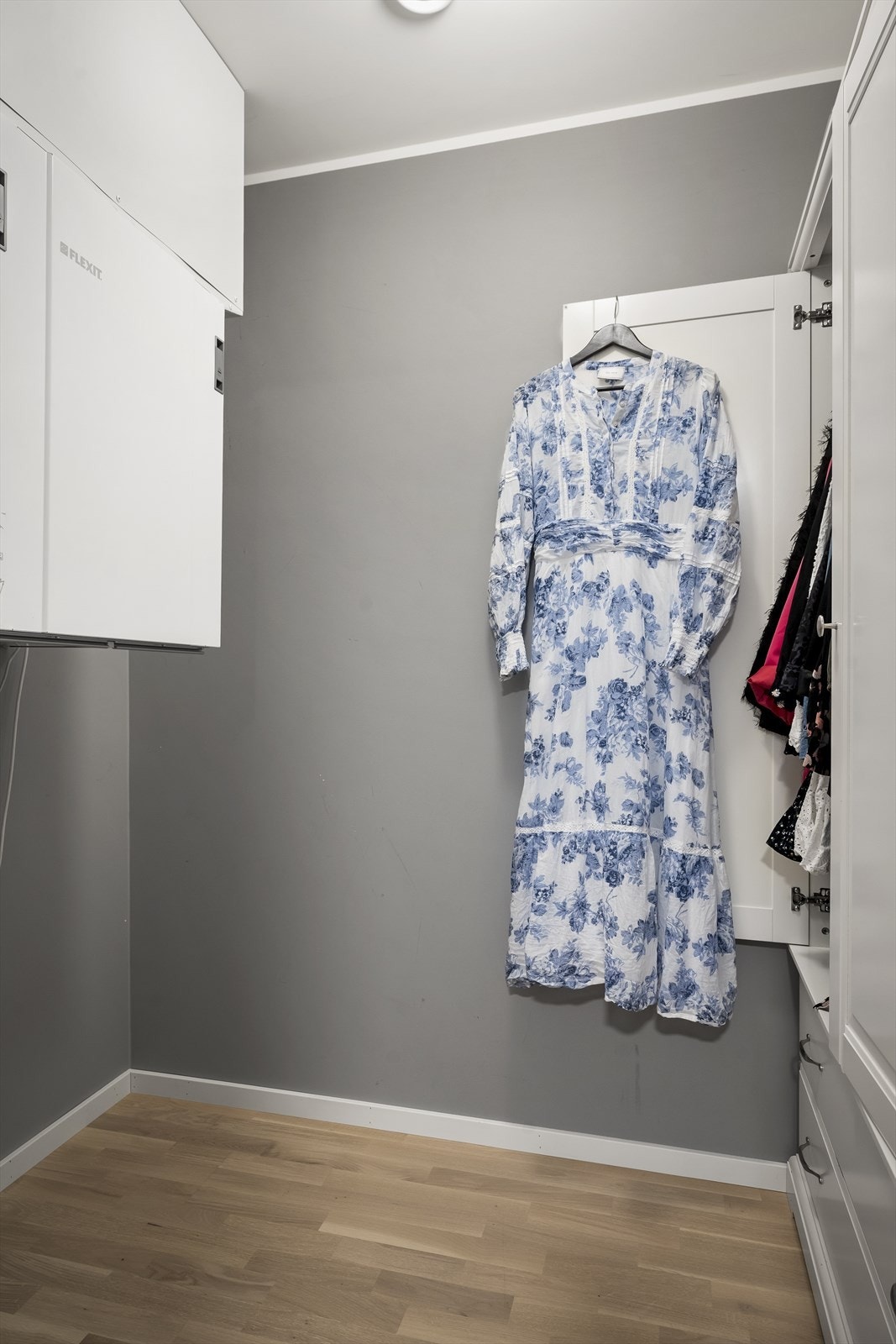Walk-in closet Galleribilde