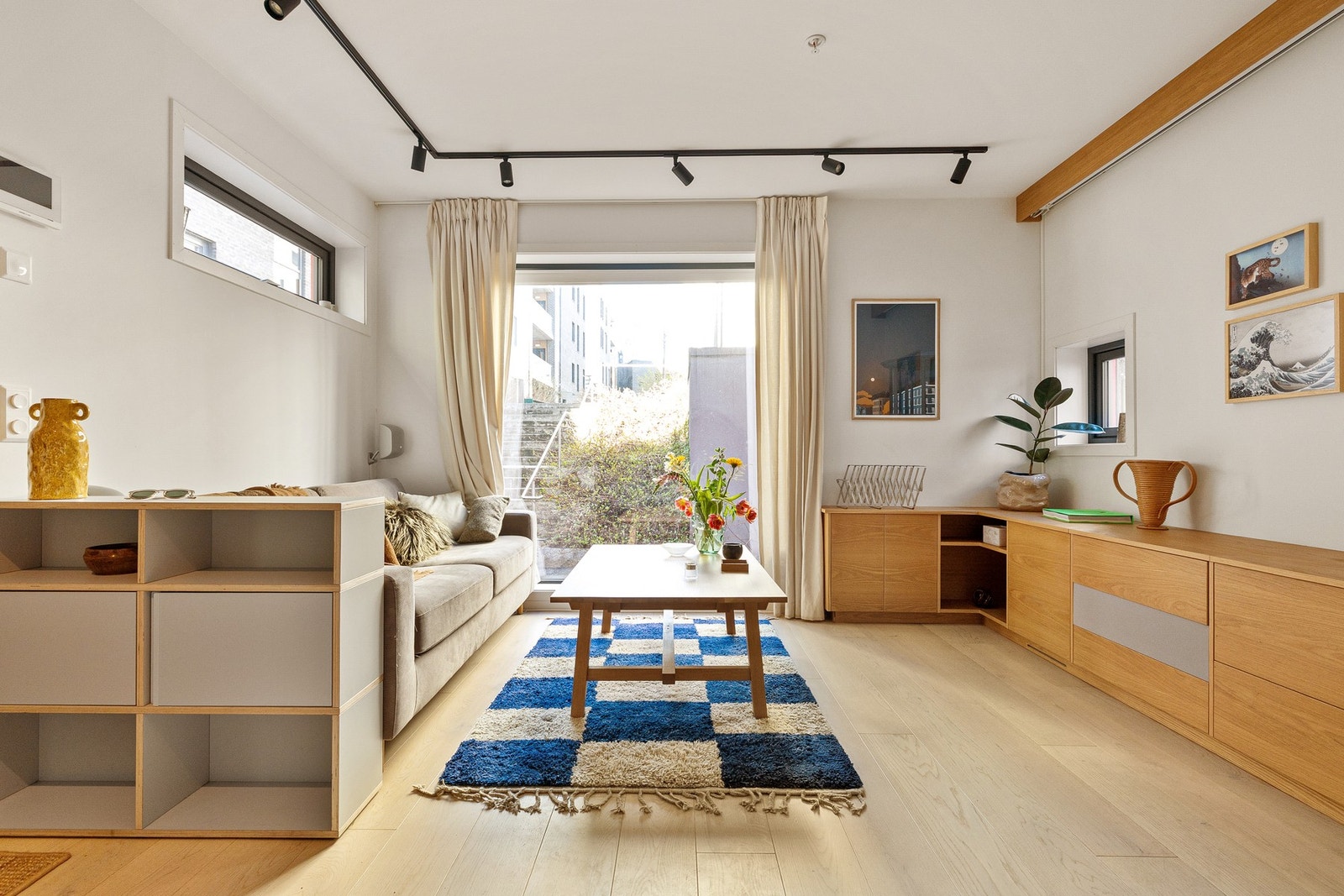 Vindusflatene slipper inn rikelig med naturlig lys, og skaper god romfølelse. Galleribilde