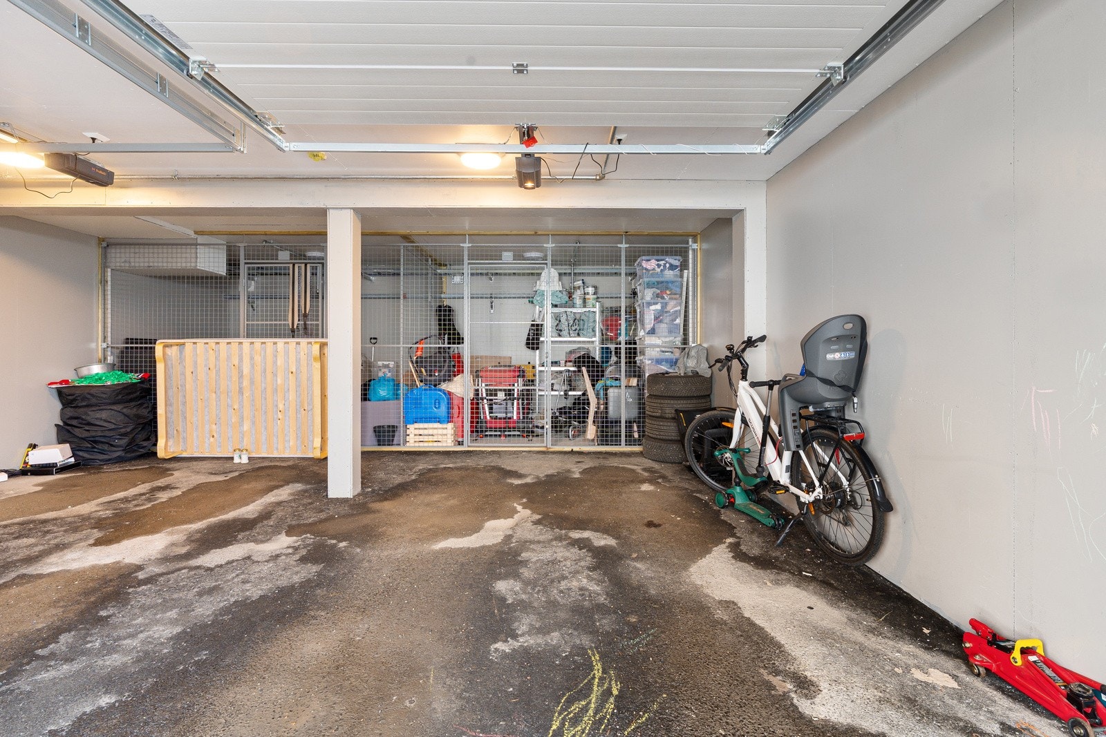 Det medfølger fast garasjeplass.