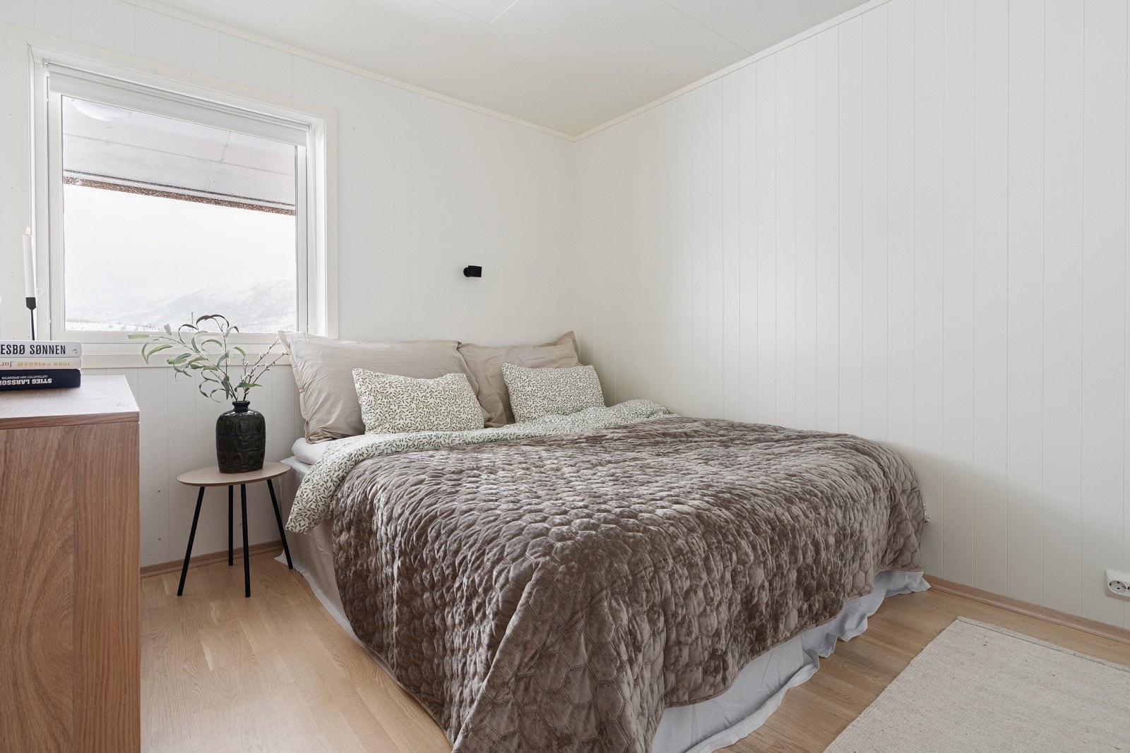 Leilighetens soverom er av god størrelse.