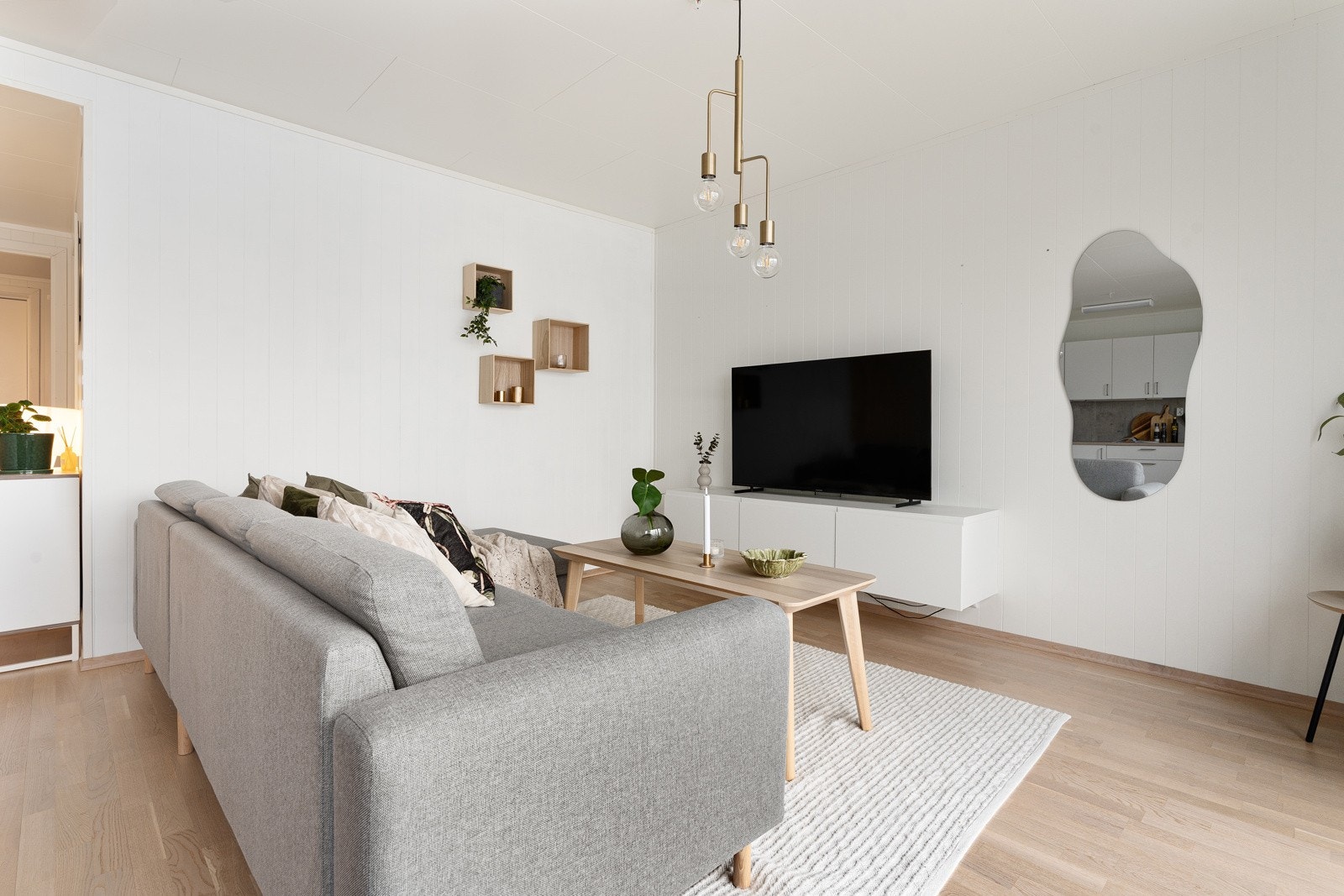 Leiligheten er fra 2017 og holder gjennomgående god standard.