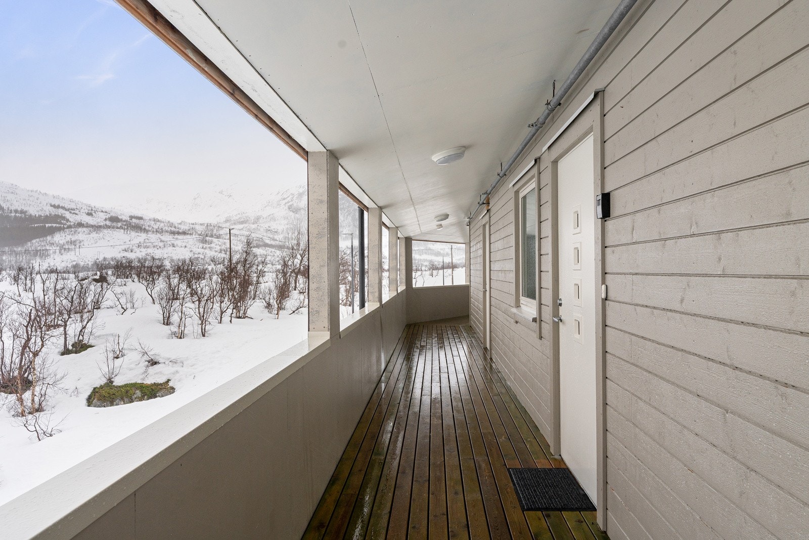 Takoverbygd svalgang.