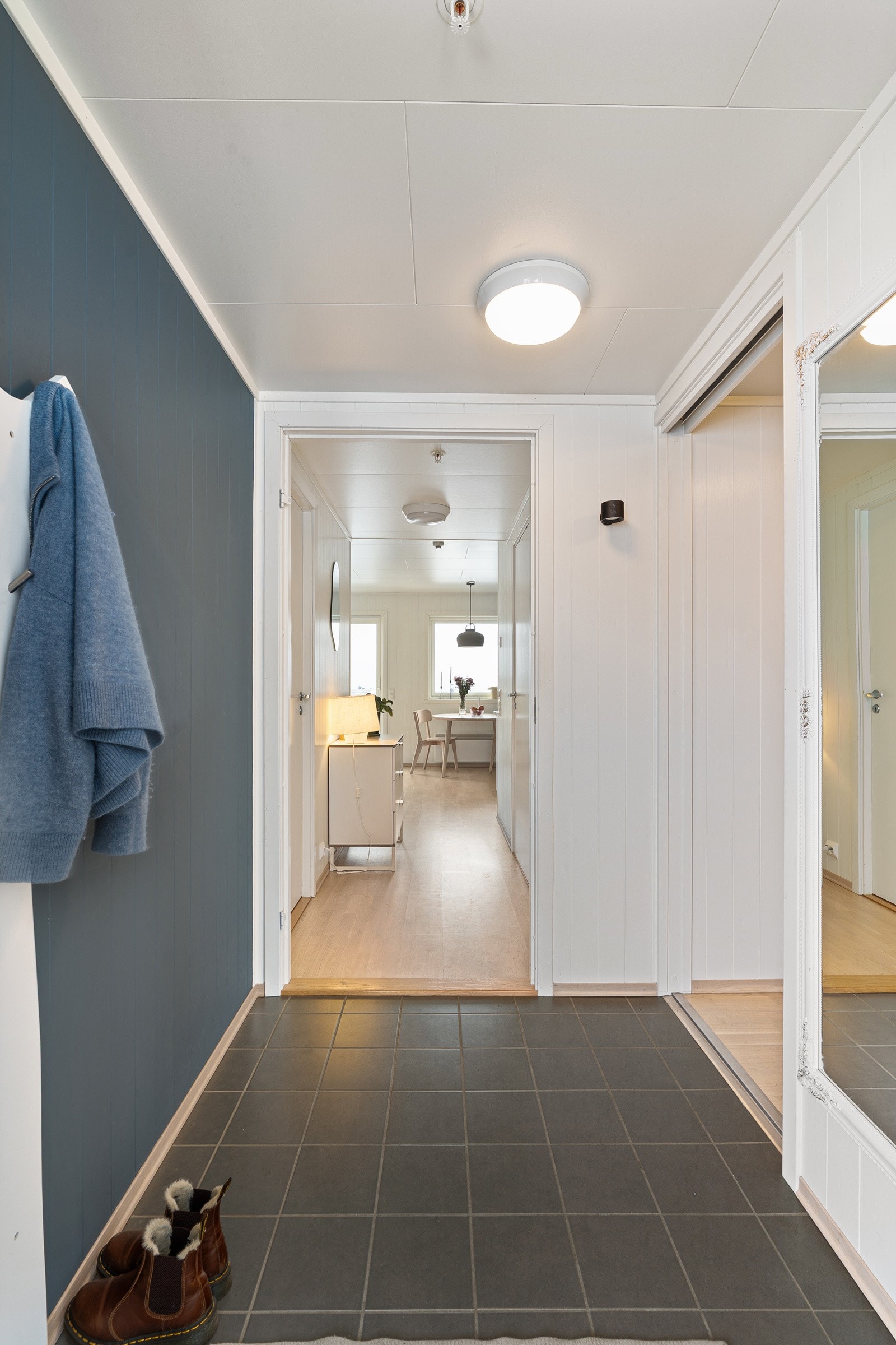 Velkommen inn til flislagt entré!