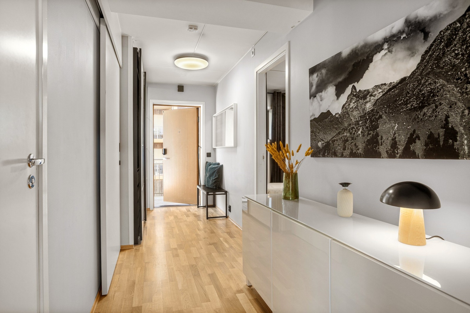 Det er også god plass til sittebenk, kommode m.m. Galleribilde