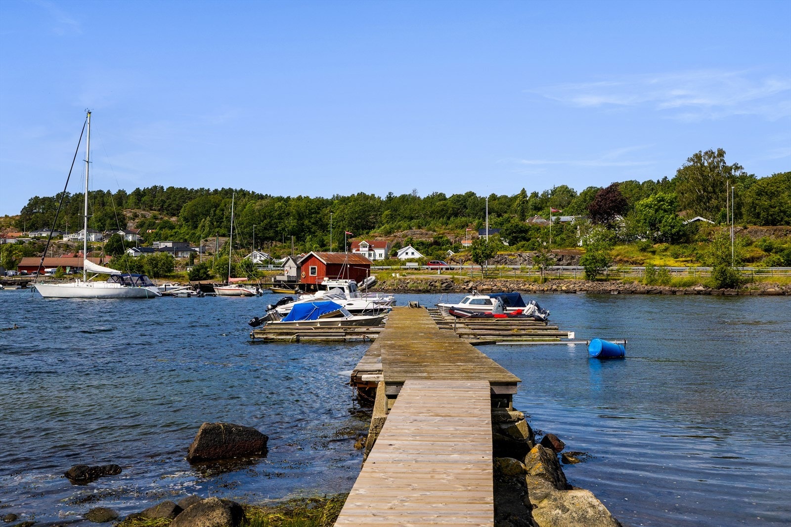 Her er det bare å gjøre seg klar for bading, vannsport, krabbefiske og fiskelykke. Galleribilde