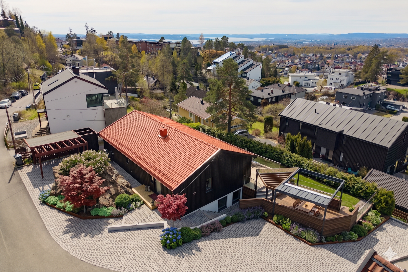 AI-generert bilde av gårdsplass/uteområder. Galleribilde