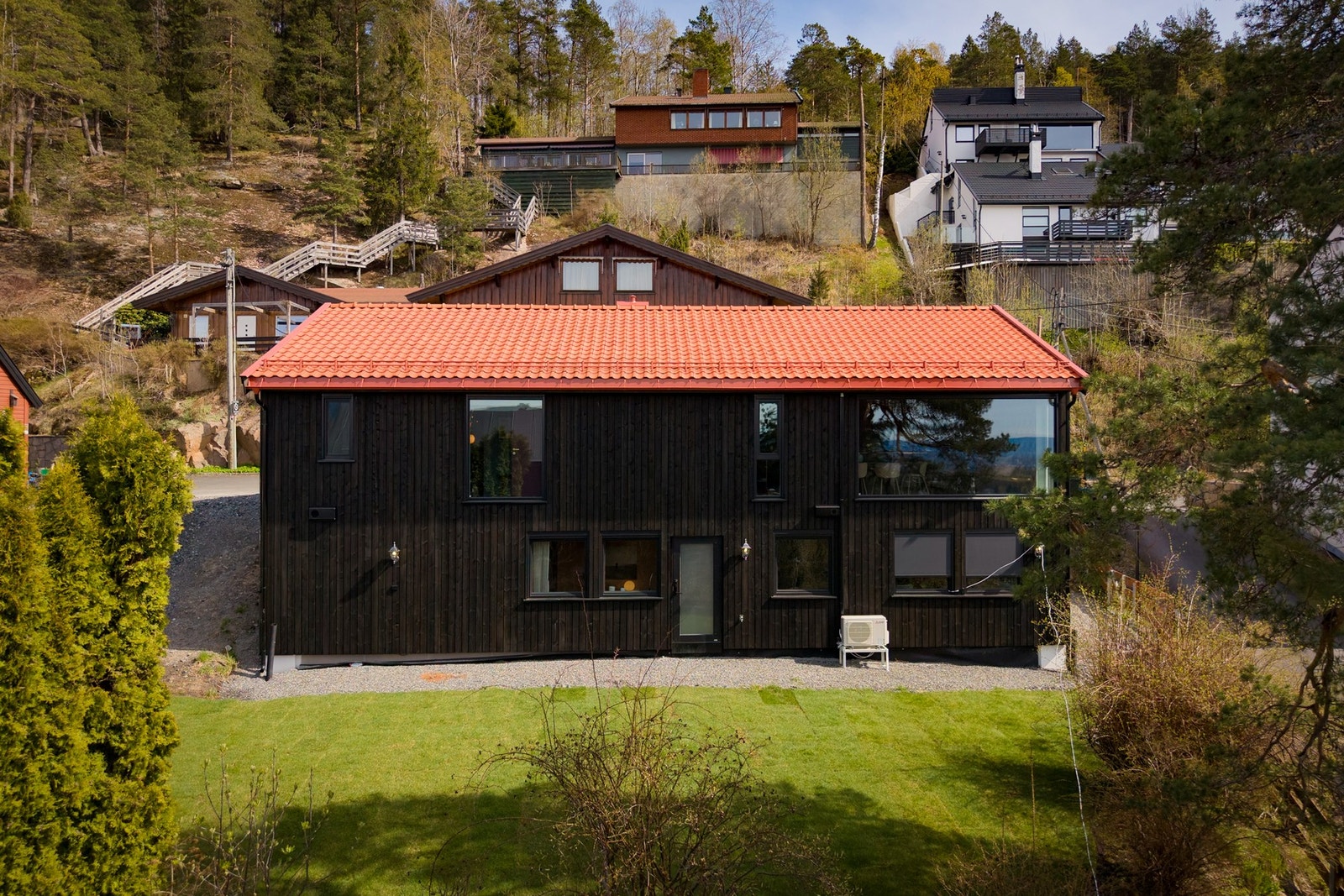 Velkommen til Mikael Hertzbergs vei 10B - En innflyttingsklar og meget påkostet enebolig! Galleribilde
