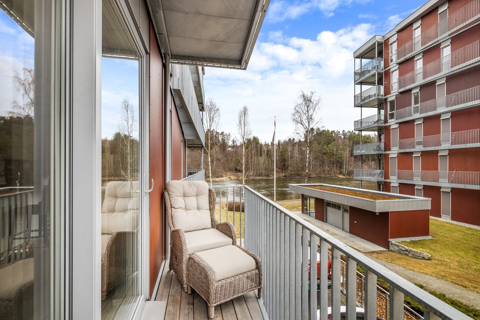 Fra stuen er det direkte utgang til balkong Galleribilde