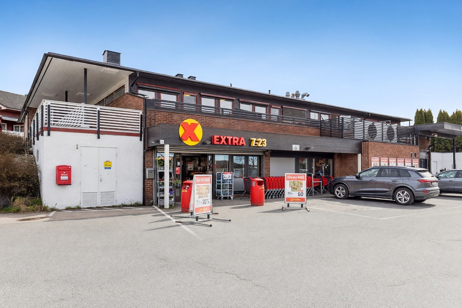 Nærbutikken ligger rett opp bakken i Kirkeveien! Galleribilde