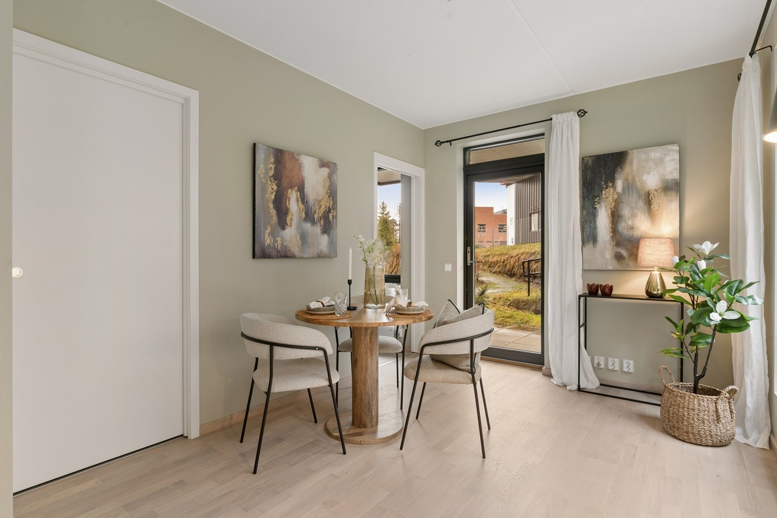 To skyvedører leder inn til soverommet. Galleribilde