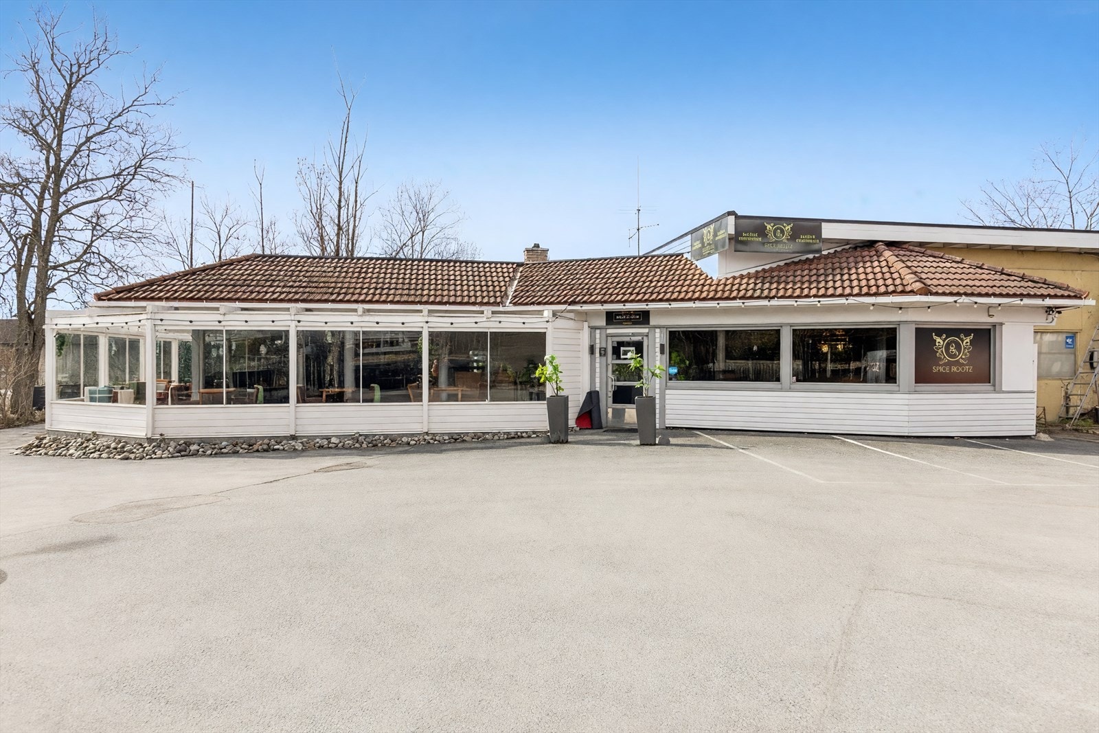 Restaurant som er fin å benytte når du ikke orker å lage middag selv - ligger i veikrysset Nesveien/Kirkeveien - enkelt å stoppe! Galleribilde