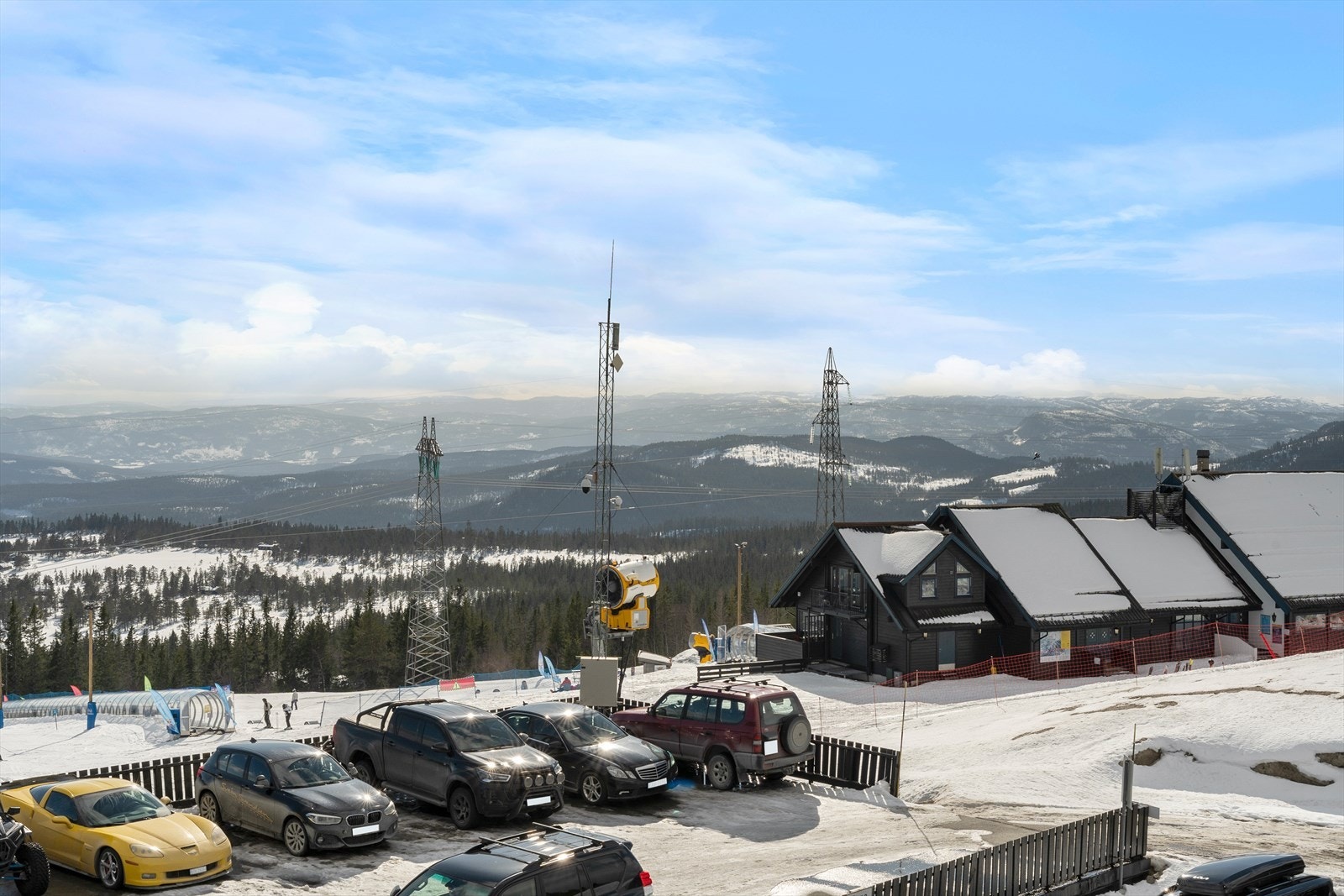 Utsikt mot alpinbakken Galleribilde