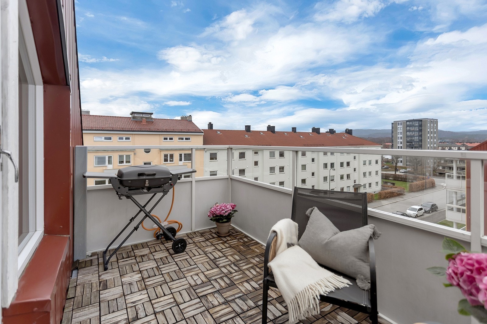 På balkongen er det god plass til grill og utemøblement. Galleribilde