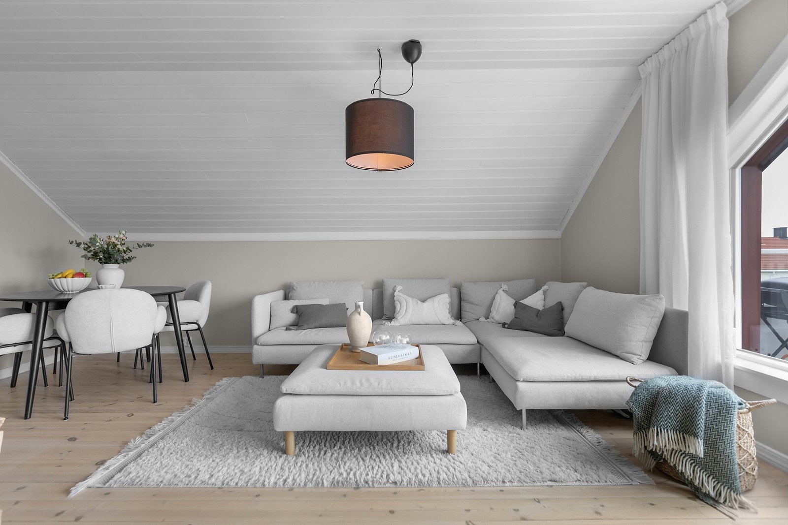 Leiligheten fremstår som innbydende, velholdt og tidsriktig med god planløsning. Galleribilde