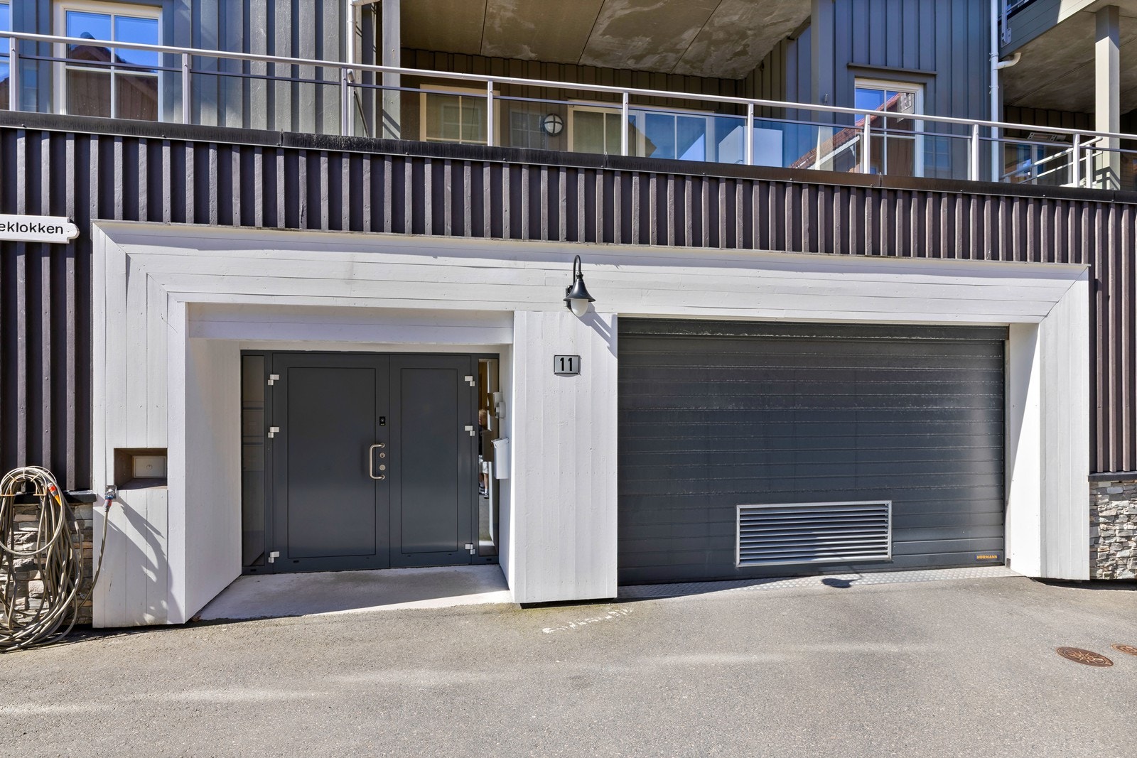 Adkomst til garasje. Galleribilde