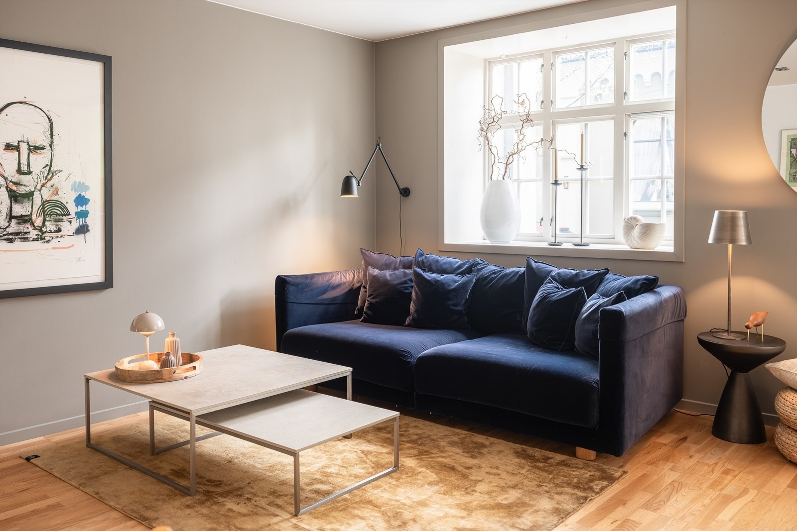 Videre strekker leiligheten seg over 59m² og varmes opp via elektrisitet. Kabel-tv og internett er inkludert i de månedlige fellesutgiftene. Galleribilde