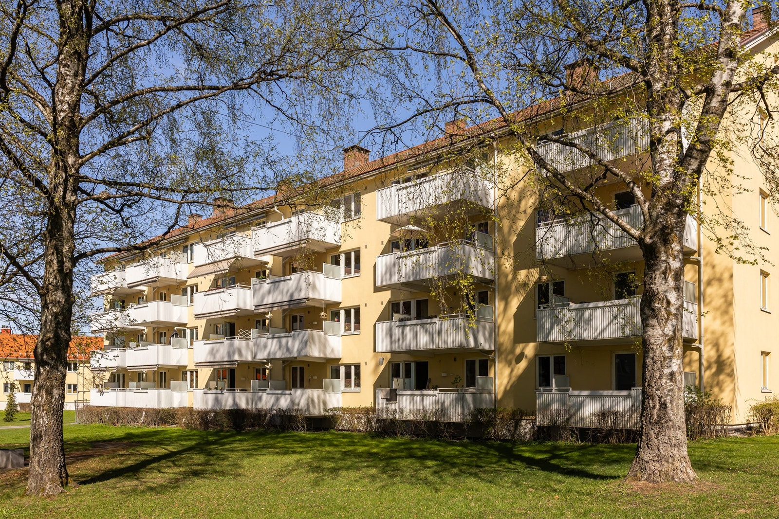 Fasaden gir et godt førsteinntrykk da borettslaget har oppgraderte fasader, vinduer, balkonger m.m. Galleribilde