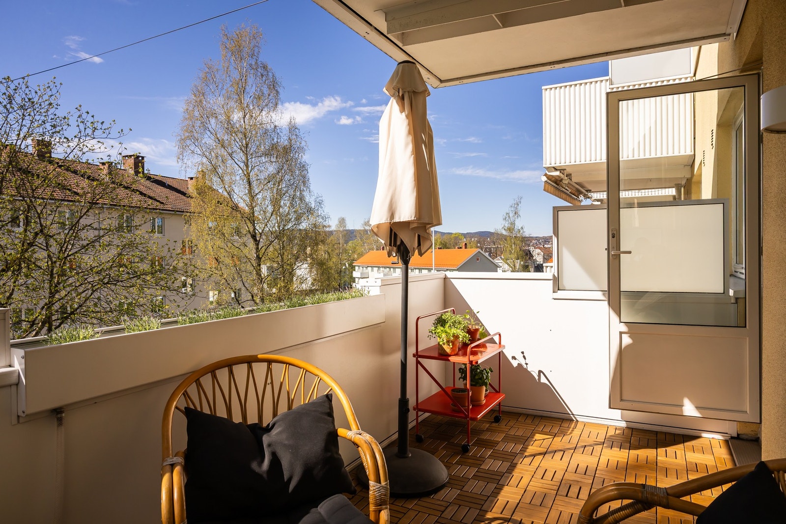 Utelampe og stikkontakt på balkongen. Galleribilde