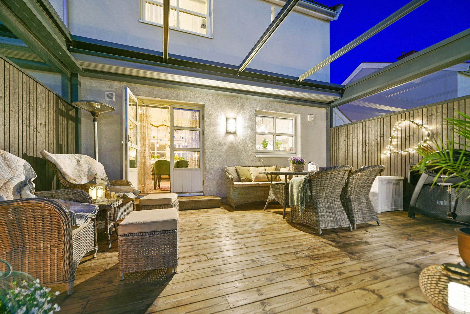 Utgang til denne verandaen fra stuen Galleribilde