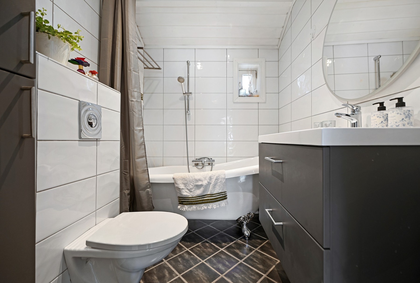 Badet ligger i 2. etasje Galleribilde