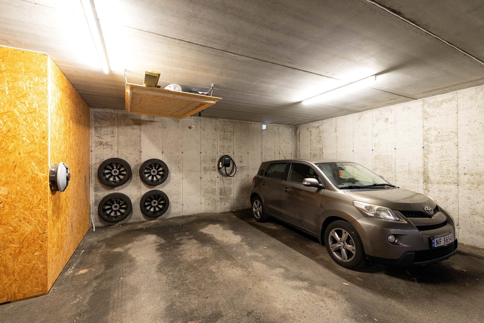 I byggets kjeller medfølger bod og parkeringsplass med el.lader. Galleribilde