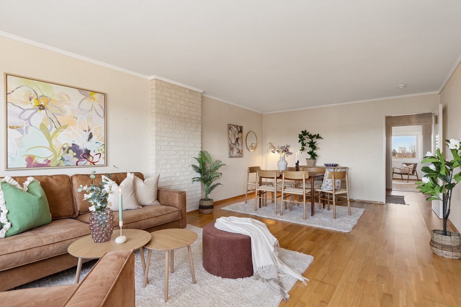En gjennomgående og lys leilighet Galleribilde