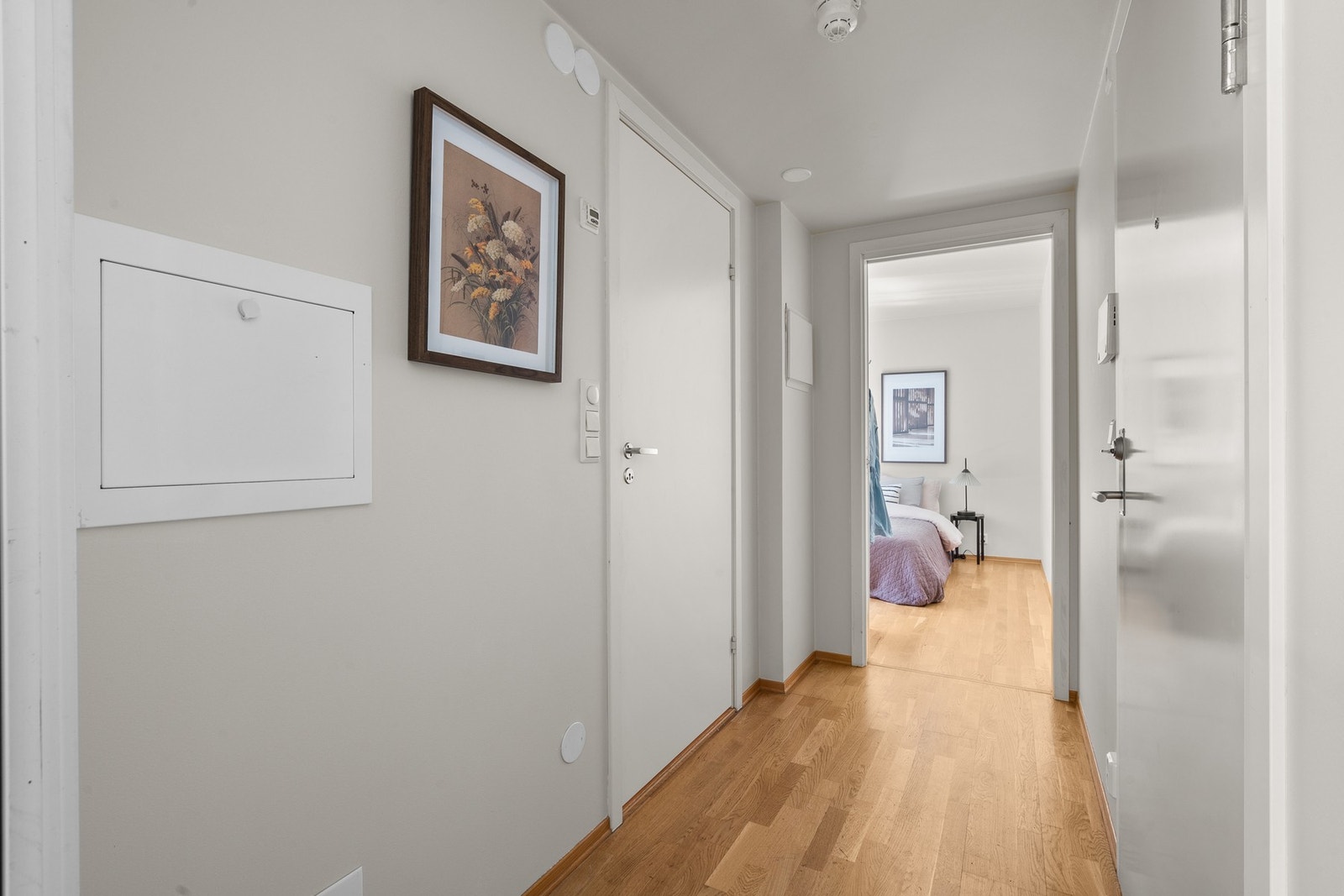 Leiligheten har balansert ventilasjon tilknyttet fellesanlegg. Dette sørger for et sunt og godt inneklima gjennom hele året. Galleribilde