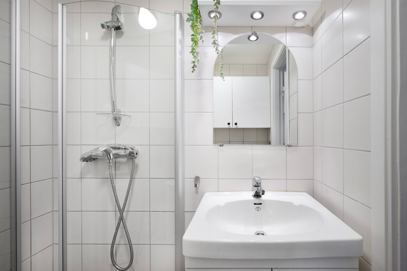 Badet er flislagt med tidløse fliser. Galleribilde