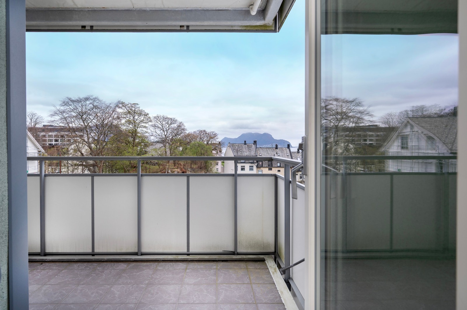 Balkongen har adkomst fra stuen. Galleribilde