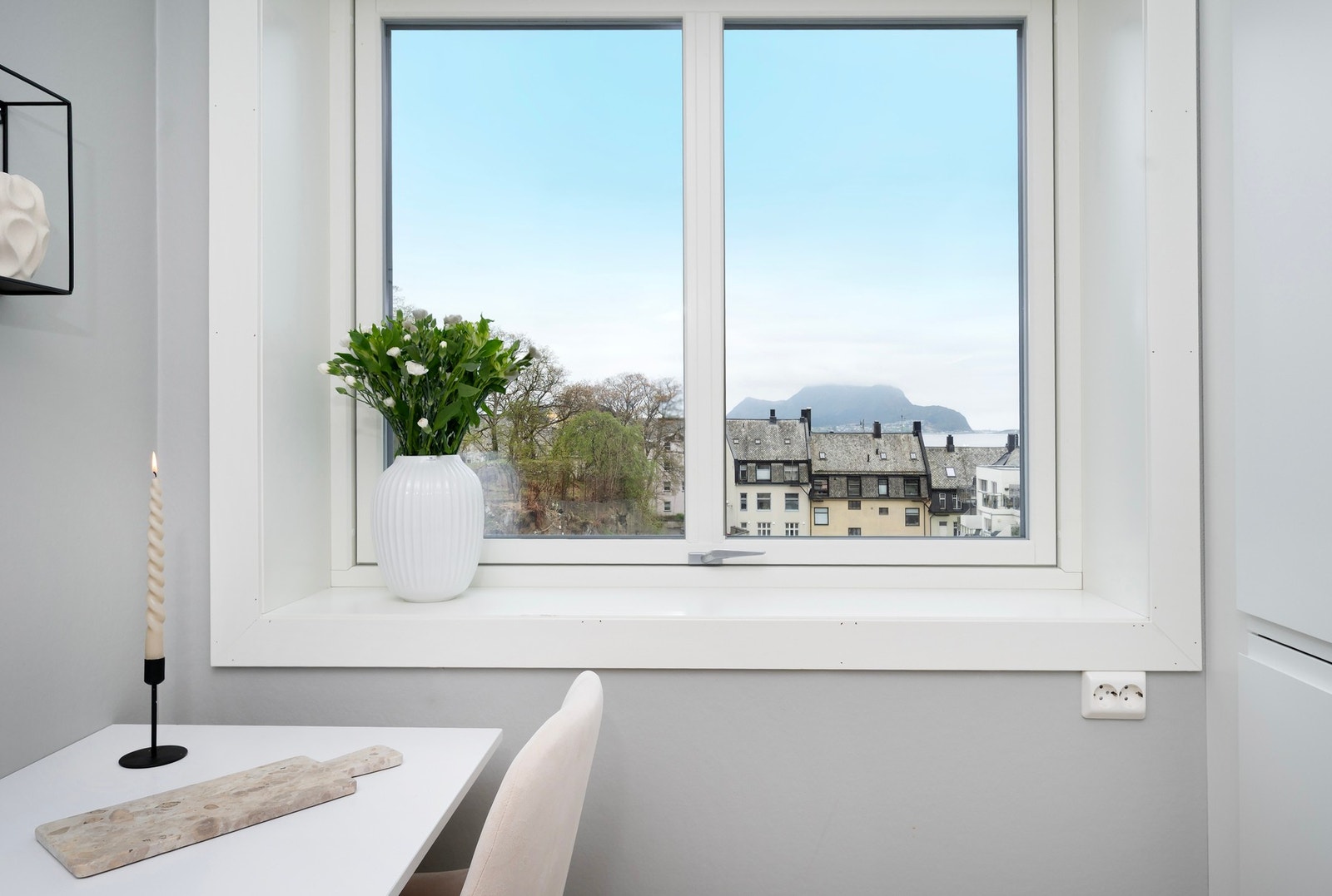 Det er også plass til en liten spisegruppe på kjøkkenet. Galleribilde