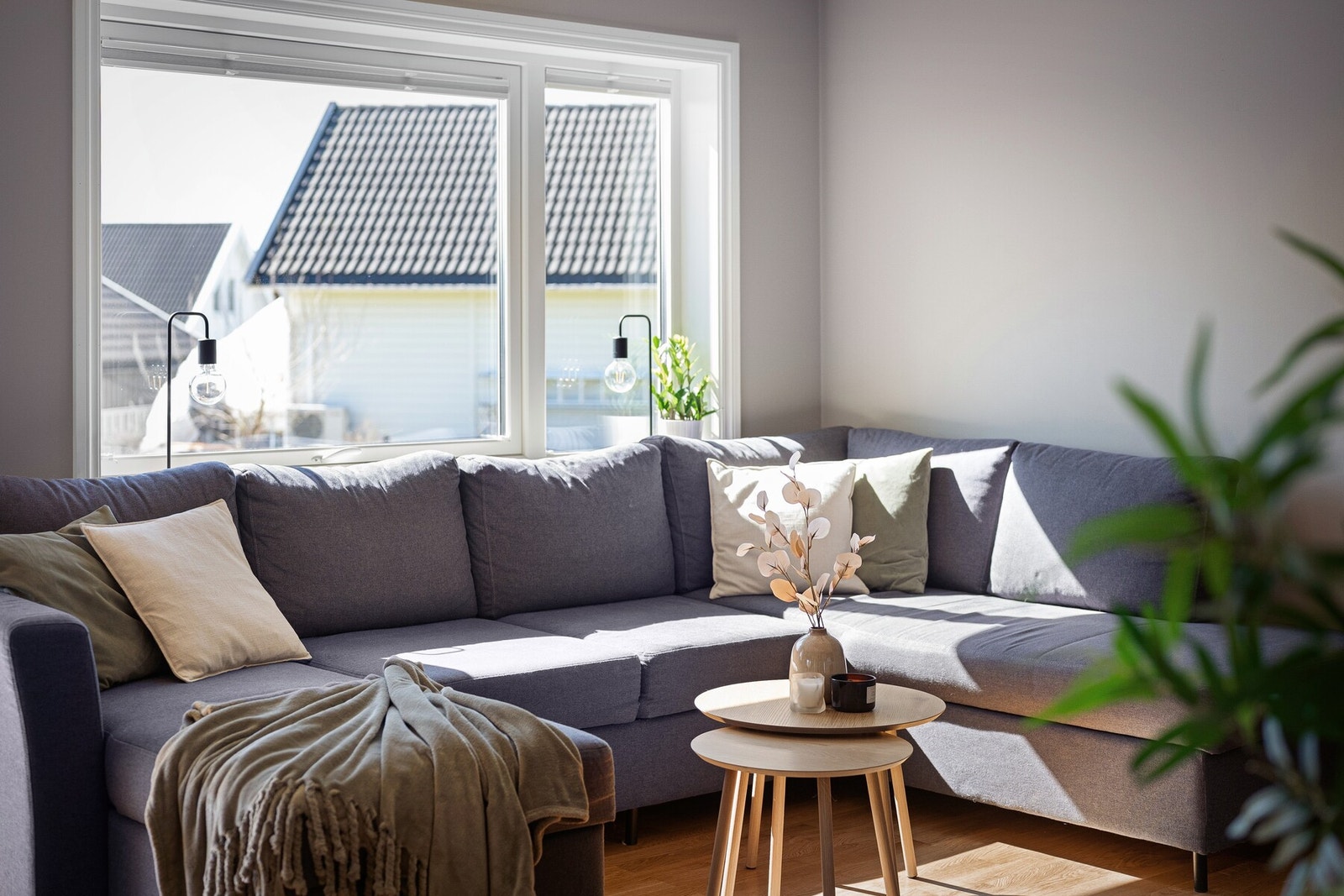 Her er det god plass til både sofagruppe, TV-løsning og øvrig møblement etter ønske. Galleribilde