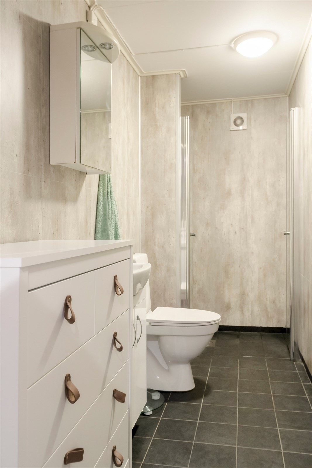 Badet i underetasjen ble oppgradert i 2017. Galleribilde
