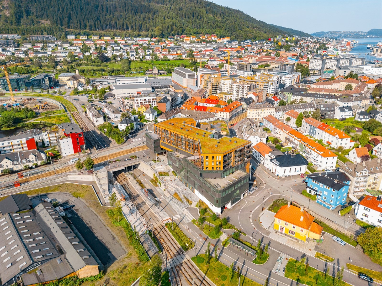 Nærområde - Det er også kort gangavstand til bybanens linje 2 (sentrum til Fyllingsdalen). Galleribilde