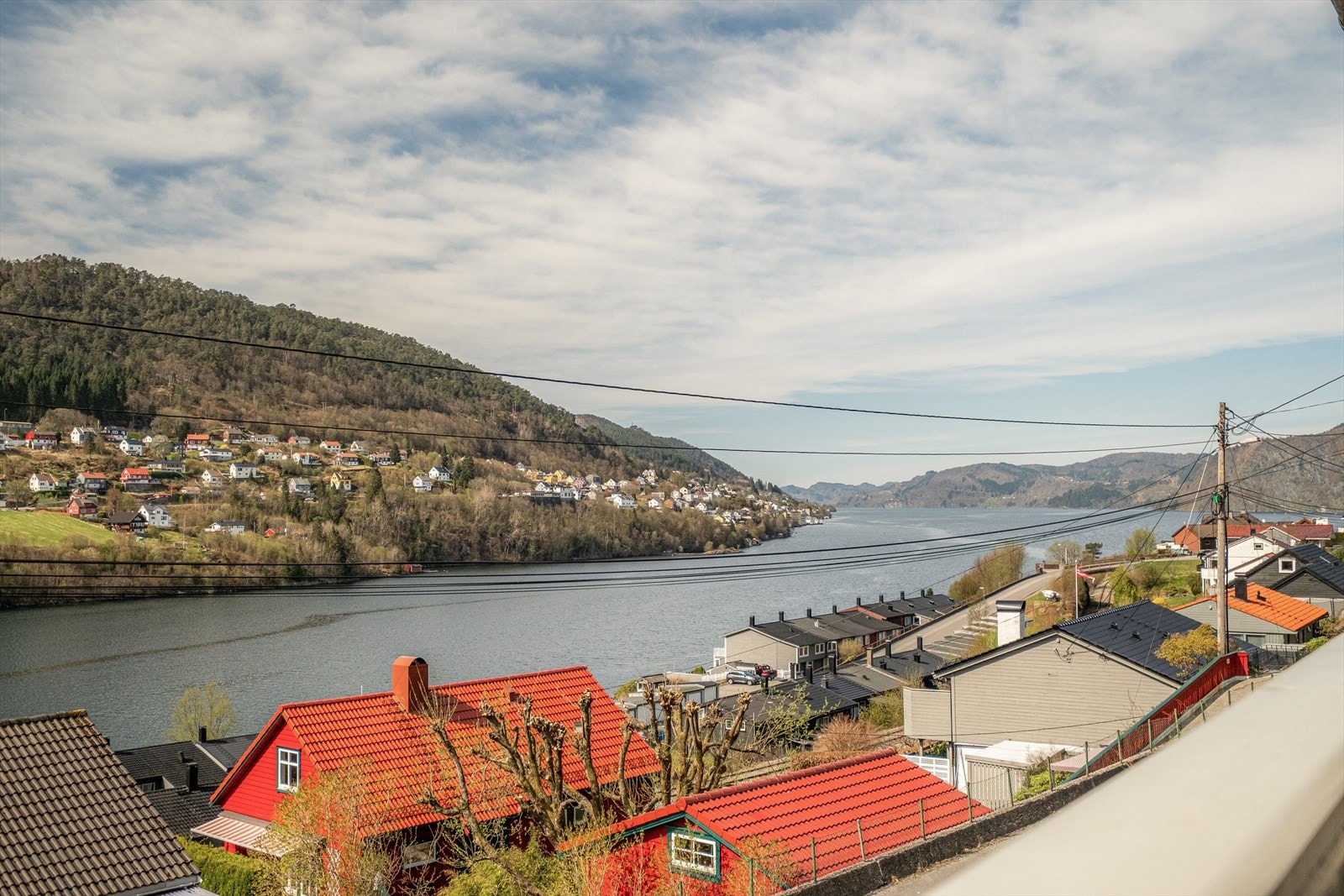 Nydelig utsikt utover Sørfjorden. Galleribilde