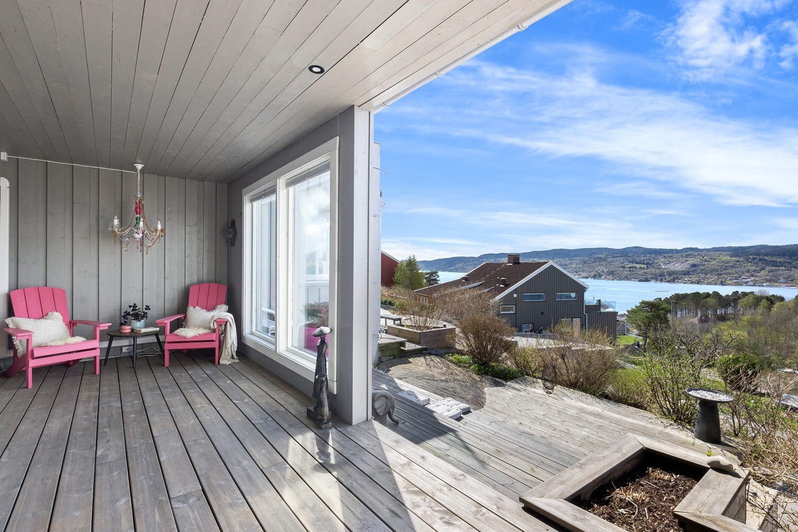 Innbygget del av terrassen - som forlenger utesesongen. Galleribilde