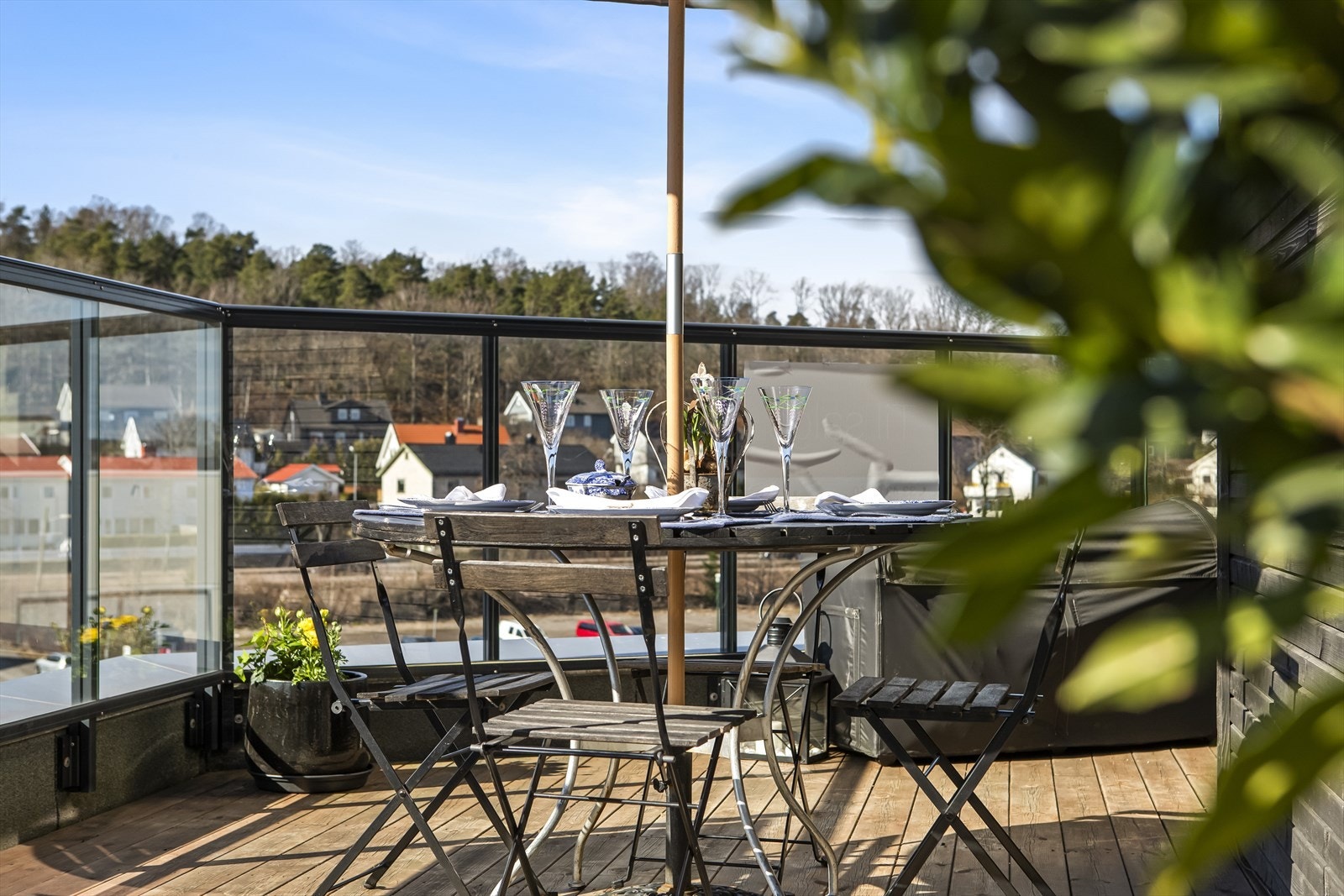 Her kan man nyte fine sommerdager med utsikt over nærområdet. Galleribilde