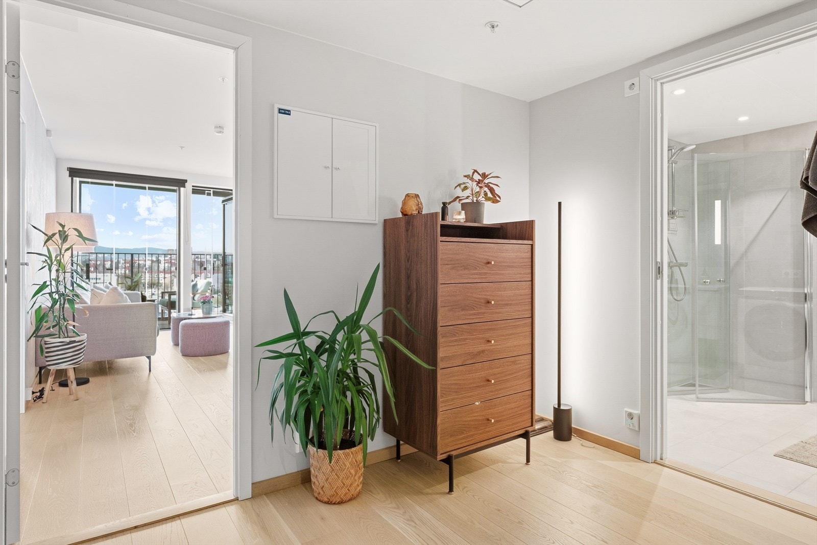 Gangen er det naturlige bindeleddet mellom alle rom i boligen. Galleribilde