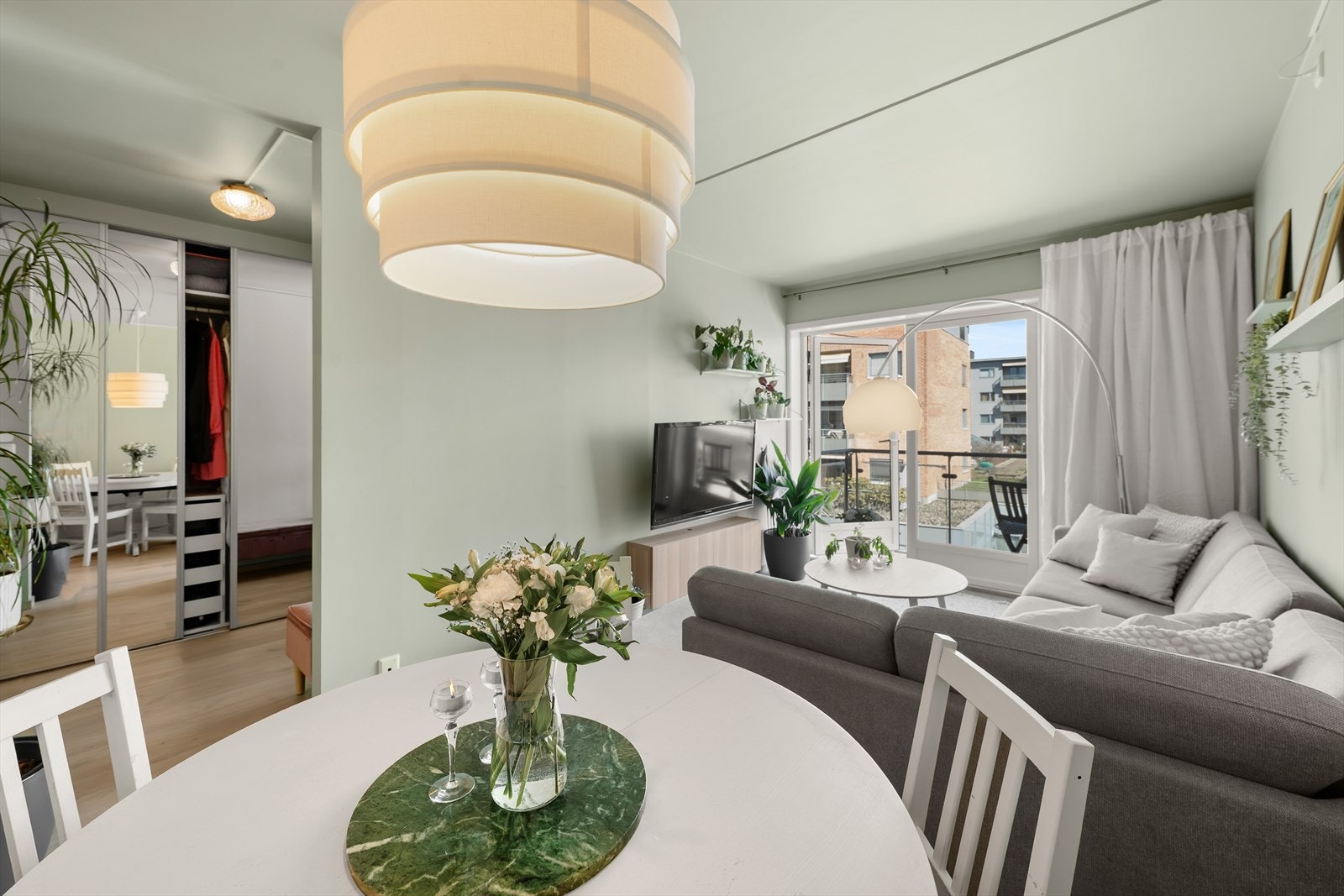 Leiligheten disponerer en bod på ca. 5,2 m² i kjeller, med enkel adkomst via heis. Galleribilde