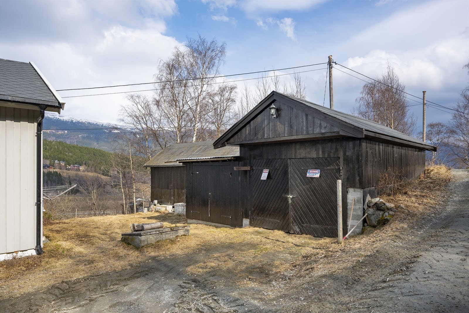 Eiendommen består i tillegg av en romslig garasje/bod fra 1986. Galleribilde