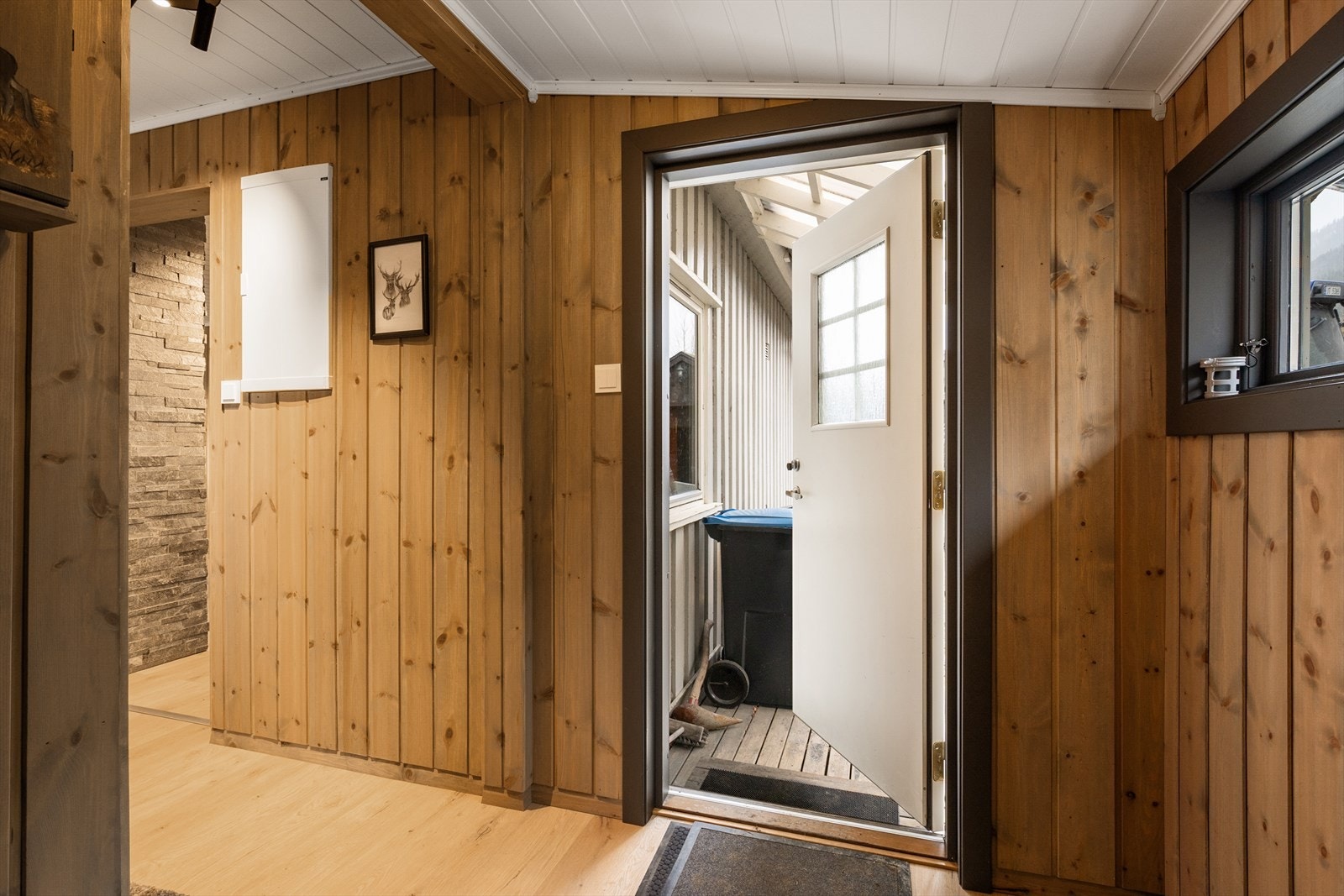 Boligen har en innbydende og lun entré/gang. Galleribilde