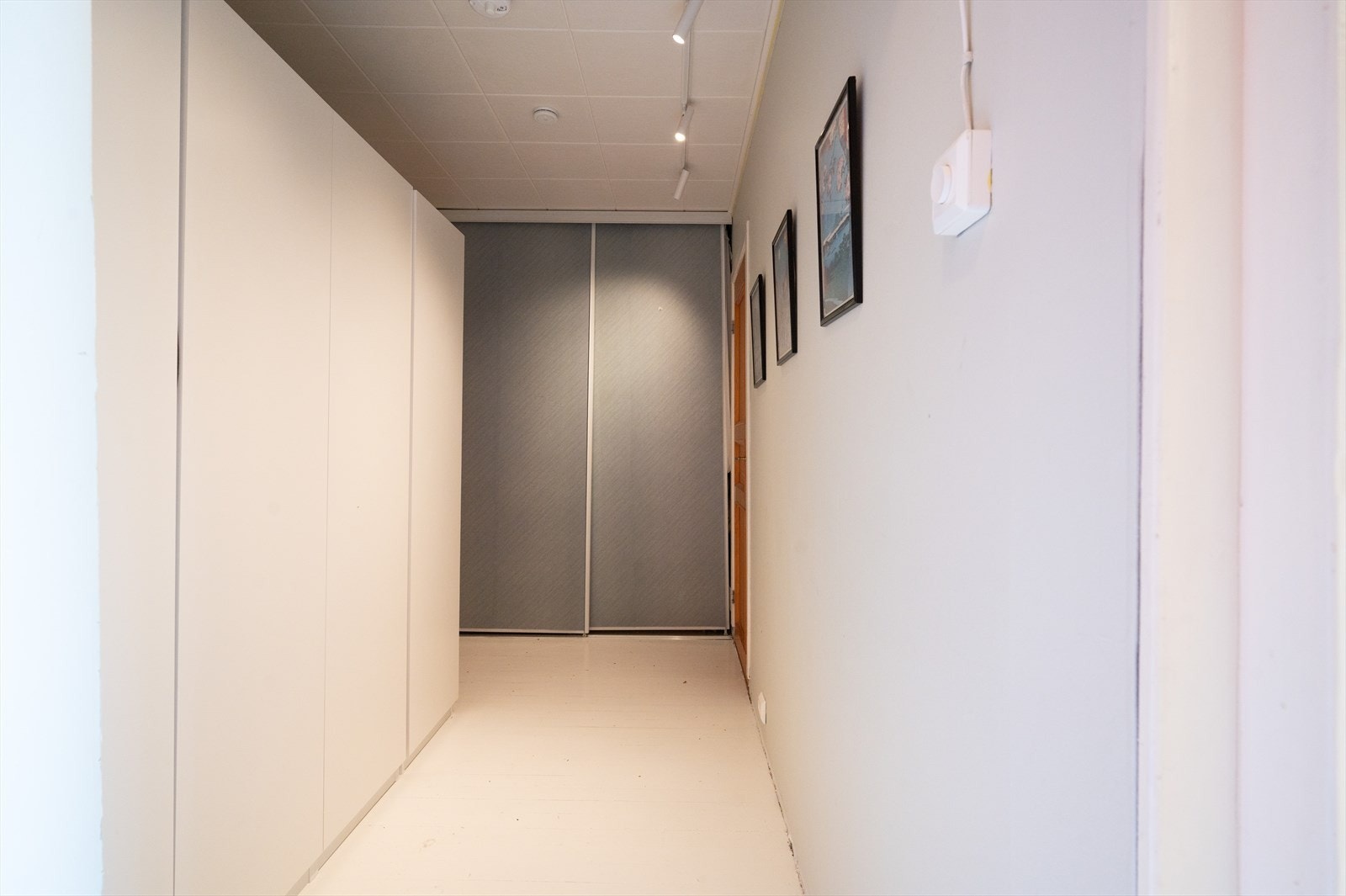 Mellomgang. Galleribilde