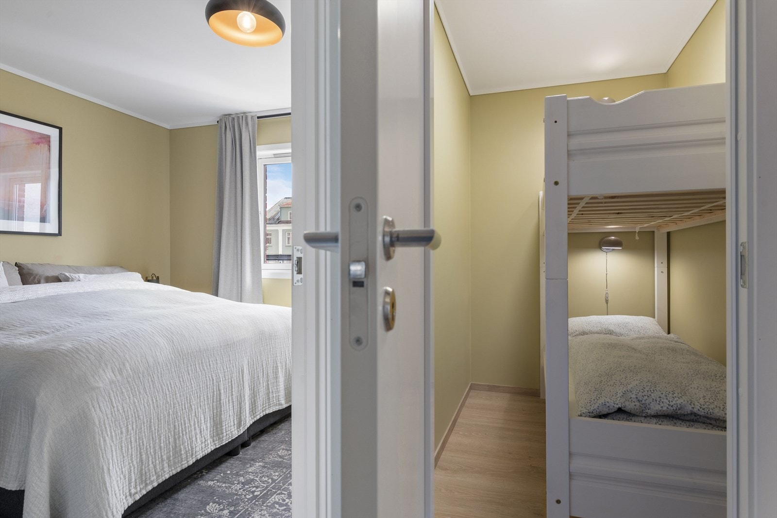 Bod med god plass til oppbevaring, ideell for sesongutstyr og øvrige eiendeler. Galleribilde