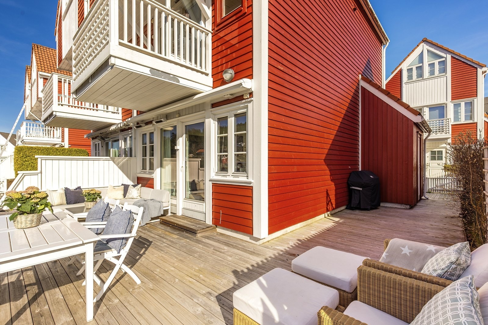 På østsiden av hytta er det en utebod perfekt for oppbevaring av redskaper, vester o.l. Galleribilde